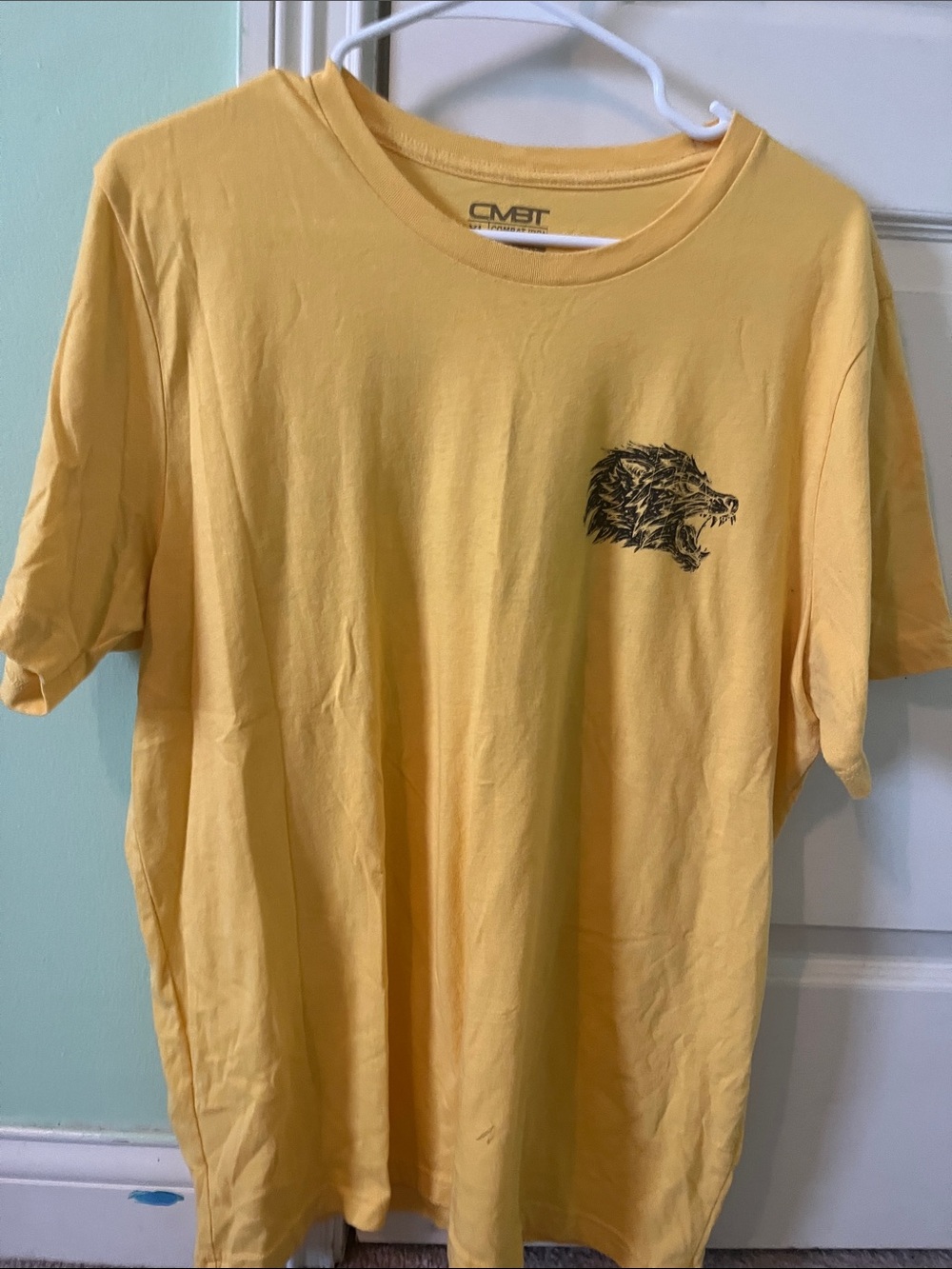 Men's Yellow Short-Sleeve Graphic Tee with Wolf Emblem